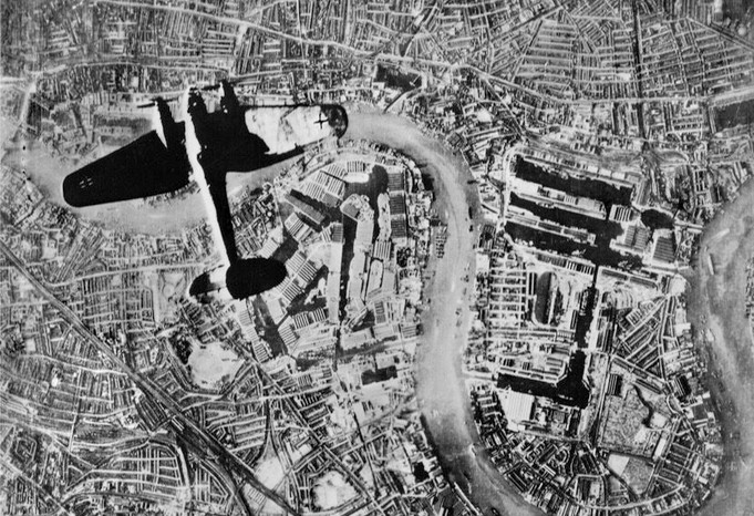 The Battle Of Britain, A Heinkel He 111 bomber flying over the Isle of Dogs in the East End of London, at at the start of the Luftwaffe's evening raids of 7 September 1940, 7 September 1940. (Photo by German Air Force photographer/ IWM via Getty Images)