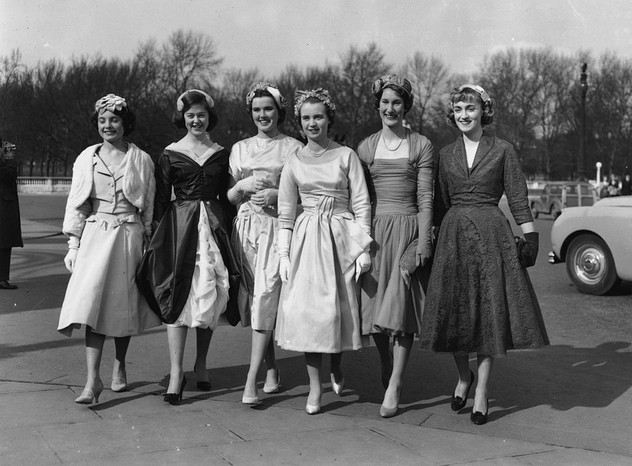 19th March 1958: A group of debutantes arriving at Buckingham Palace, London, for a presentation party. From left to right, they are Sally O'Rorke, Julia Chatterton, Victoria Bahurst-Norman, Jane Danzell, Margaret Westrop and Caroline Edwards. (Photo by Edward Miller/Keystone/Getty Images)