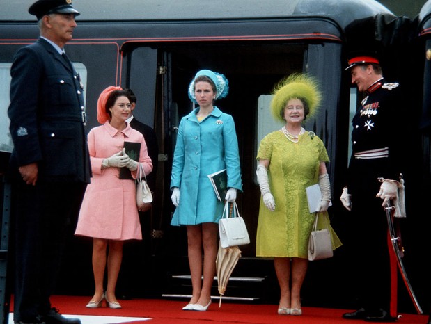 CAERNARVON, WALES - JULY 1: (L-R) Princess Margaret, Queen Elizabeth II and The Queen Mother is seen at the investiture of Prince Charles, Prince of Wales on July 1, 1969 in Caernarvon, Wales. (Photo by Anwar Hussein/Getty Images)