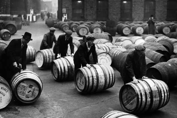 Dockers unloading wine barrels